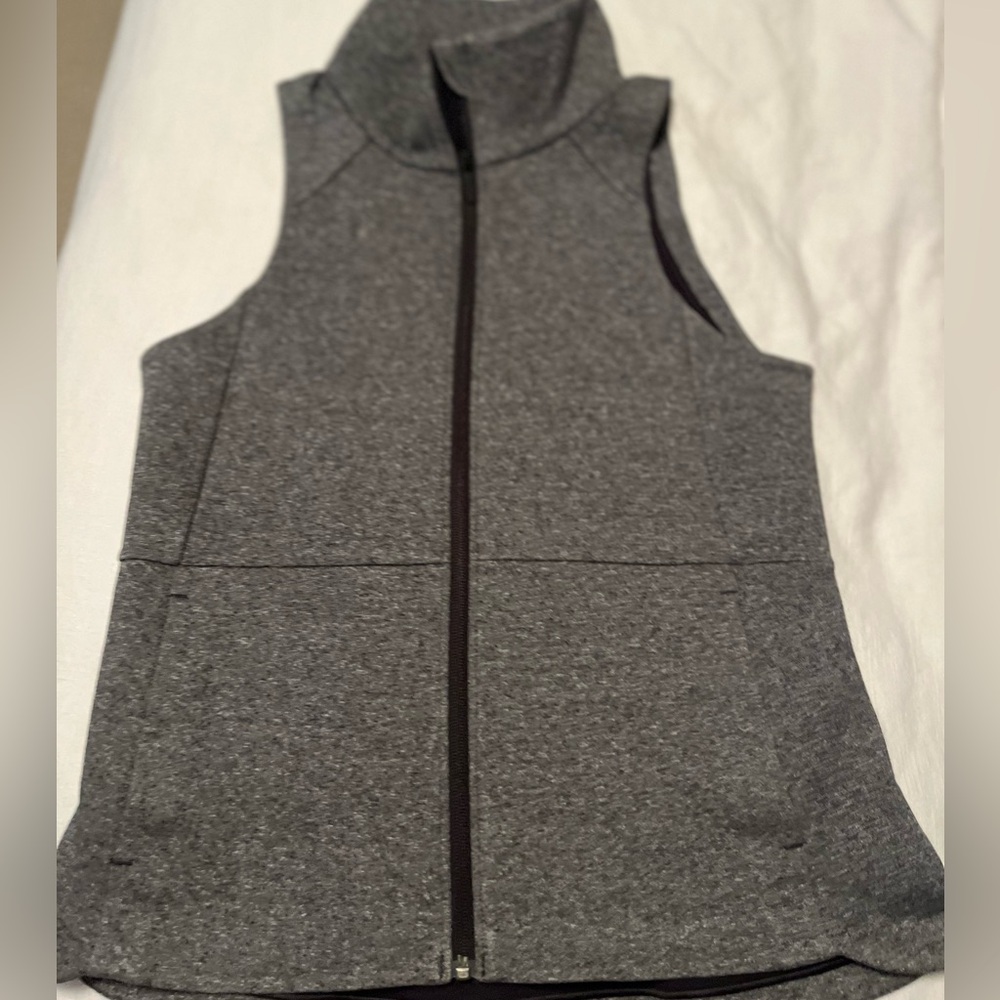 Lululemon size 8 heather gray vest 🏃🏼‍♀️